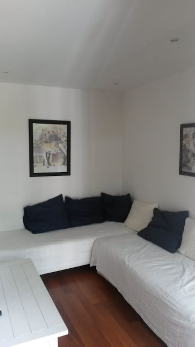 petit living room du RAIMU avec possibilité de 2 couchages supplementaires