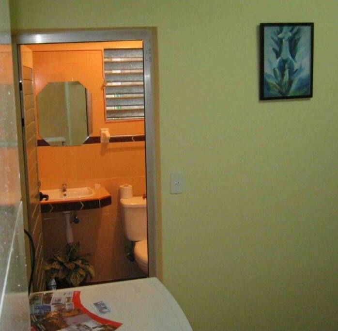 baño pribado, agua fria y caliente