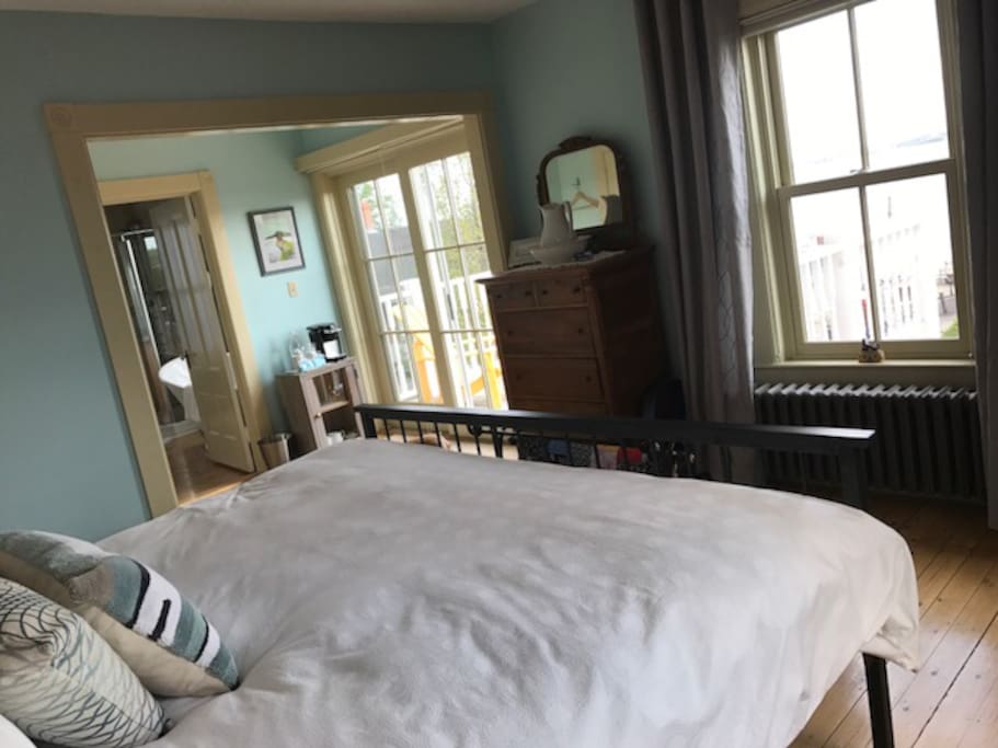 Luxurious king bed, private balcony and one amazing view