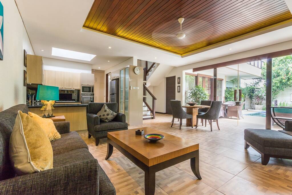 Lounge/dining