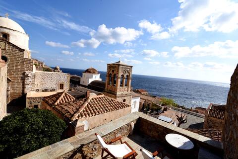 Milonas Guest House