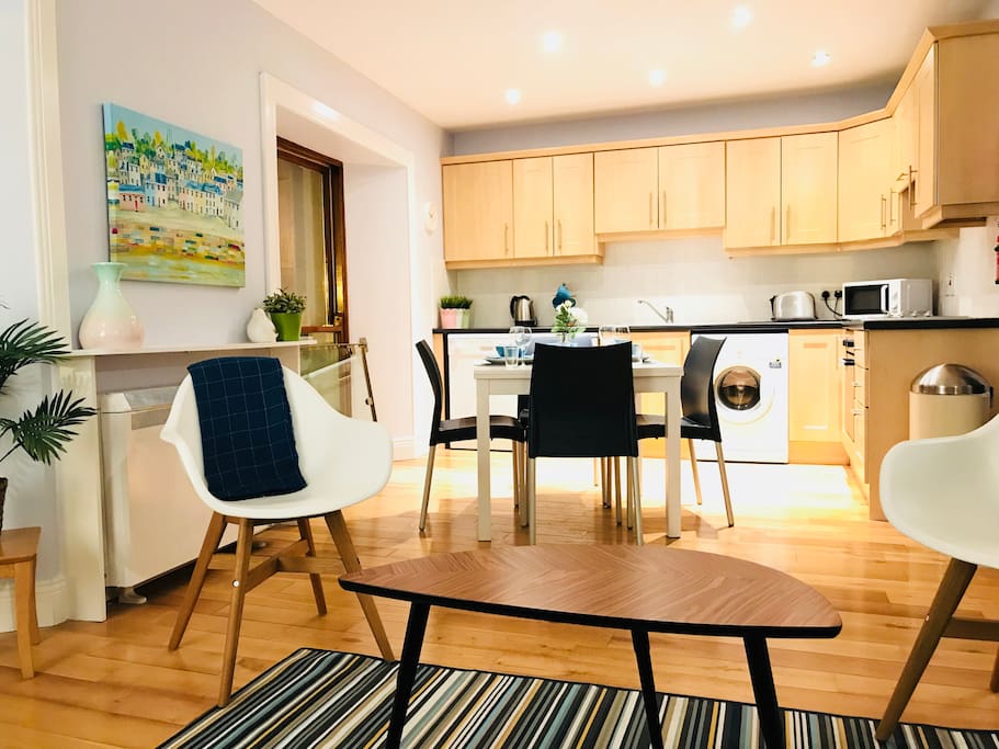 Dining & kitchen area