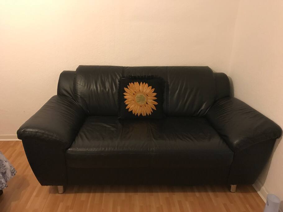 Ein Sofa aus Leder, um zu entspannen.