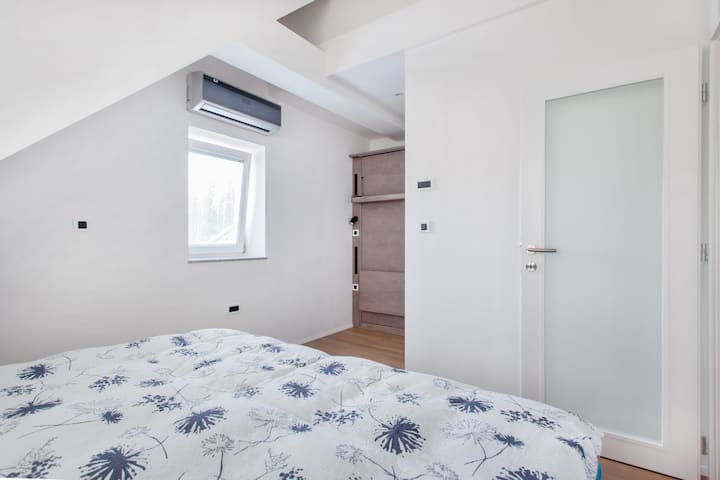 Dormitorio con escritorio, que no aparece en la foto 