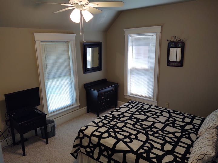 Საძინებელი #2. საწოლი 152 × 203 სმ