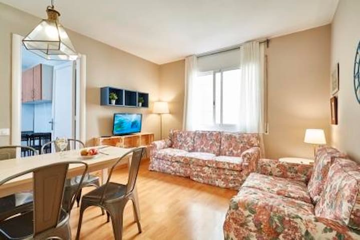 Confy 4 bedrooms flat in Eixample