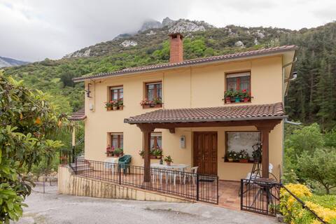 Casa Desfiladero  Potes Lebeña Picos de Europa