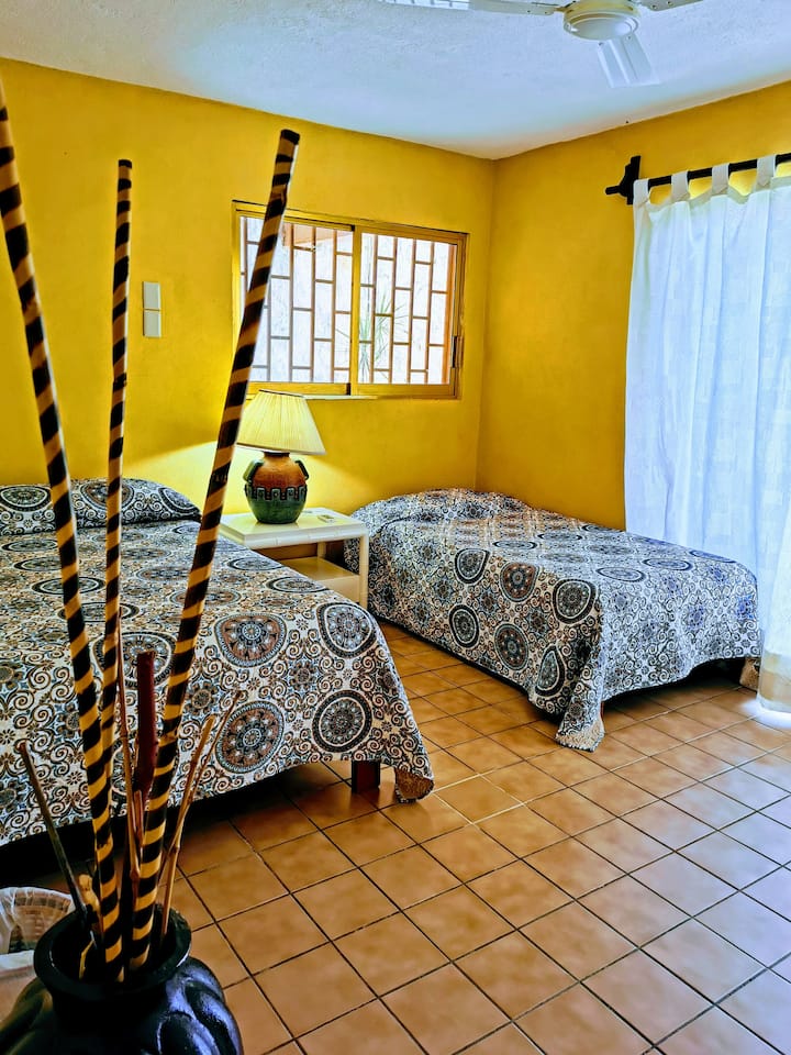 Соба бр. 3, со 1 брачен кревет и 1 единечен кревет.