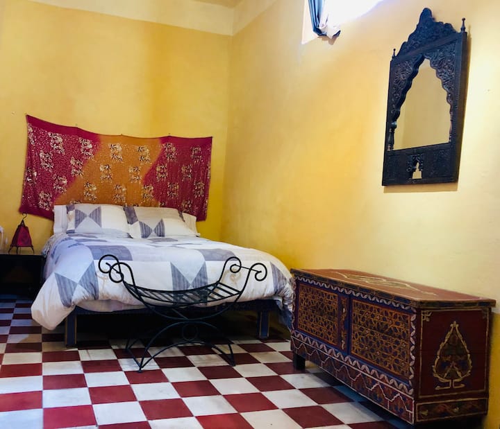 ห้อง 4 (1 double bed + 1 single bed)