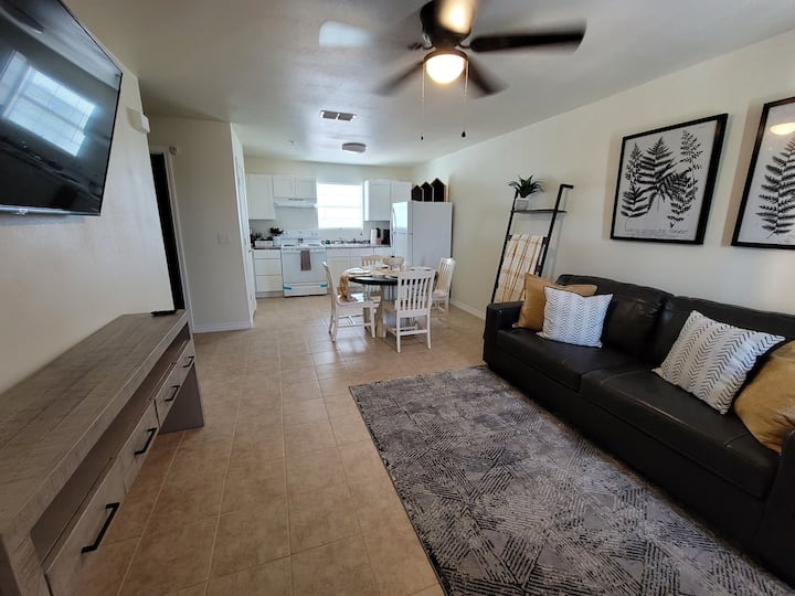Cozy 2 Bed/2 Bath Condo Walking Distance To Casino - El Indio