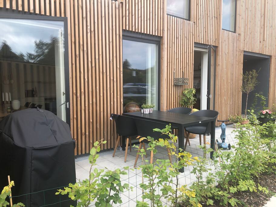 Brand new 3-bedroom house with a sunny terrace - 카스트럽(Kastrup)의 타운하우스에서 살아보기, 덴마크