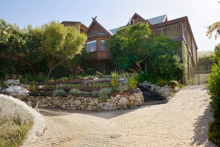 House on Hilltop view Scarborough gallery image 2