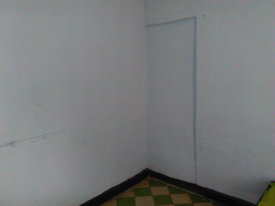 Cómoda y Fresca Habitación Privada en Casa Amplia. Para mayor información de esta habitación y otras comunicarse al número telefónico móvil y contacto WhatsApp +57 316 273 6870.