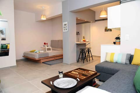 Olive Tree Deluxe Apt under Acropolis