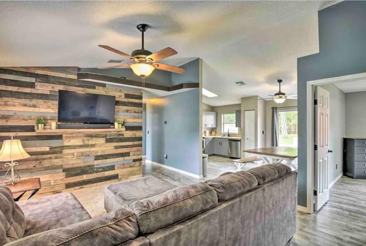 Gorgeous Residential Home With Fenced In Backyard - Palm Coast