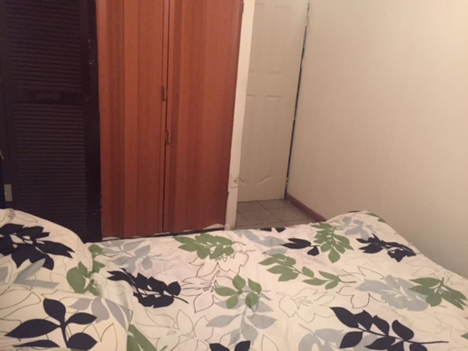 Private room with double bed and closet