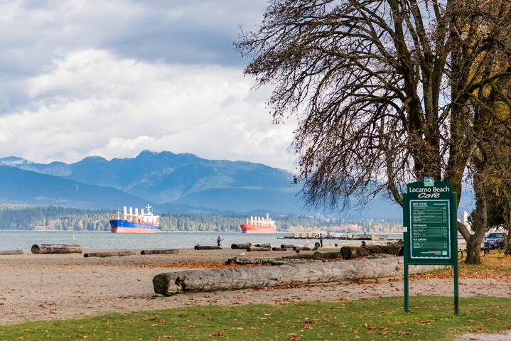 Beachfront Loghouse gallery image 5
