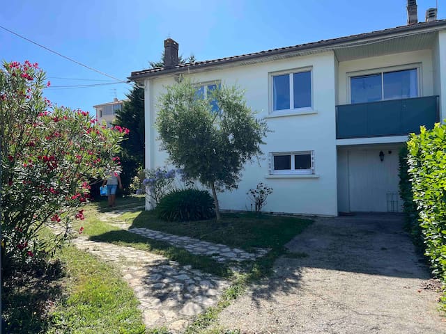 Maison 8 pieces proche du tram A