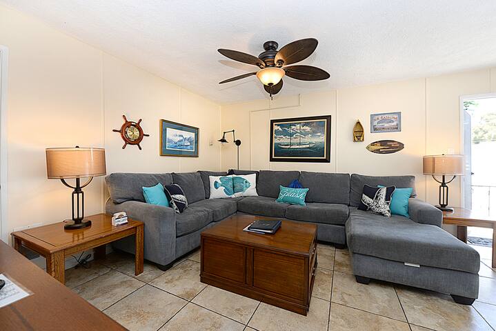 Spacious, Remodeled, Ground Level Duplex, Quiet gallery image 3