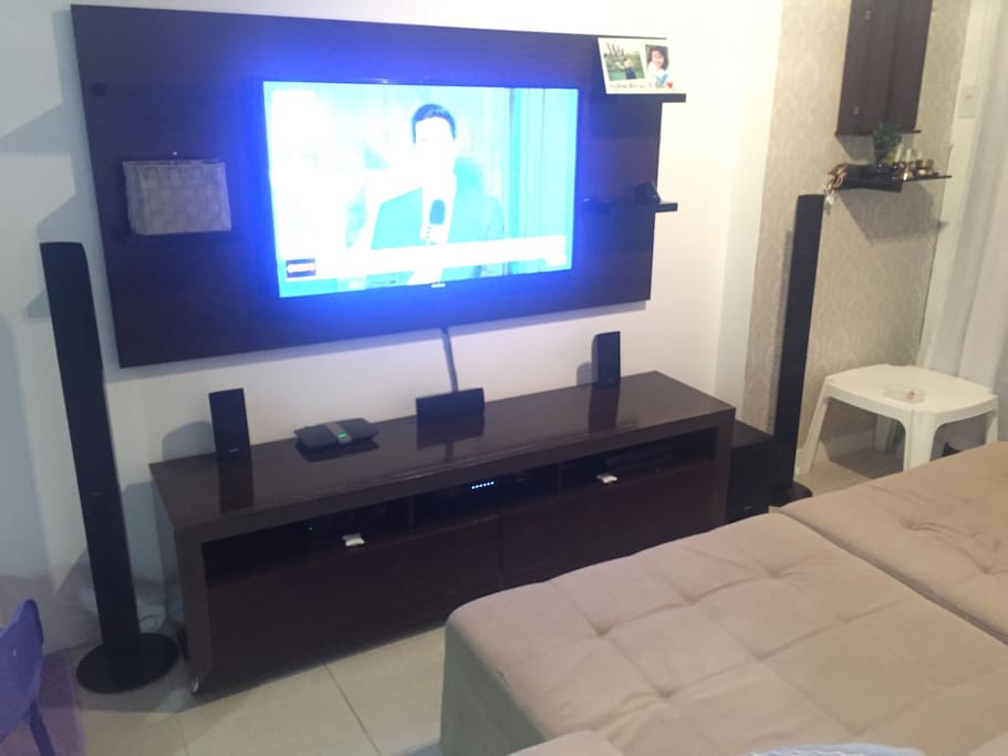 TV 46" com home theater, wifi, internet 30 Mb, TV a cabo TOP HD.