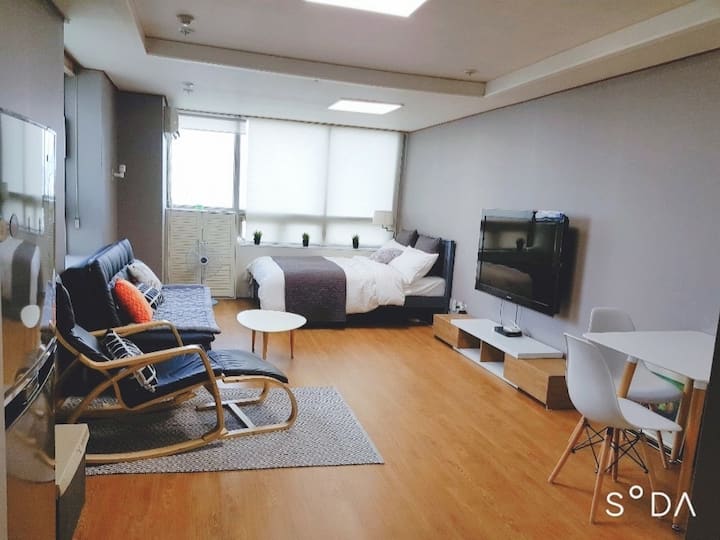 [PREMIUM RESIDENCE] Gangnam,SinsaStation,Studio4 Apartments for Rent in Nonhyeondong