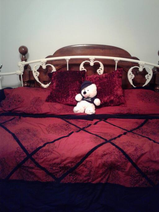 Queen size daybed w/ trundle or can be 2 Twin size beds!