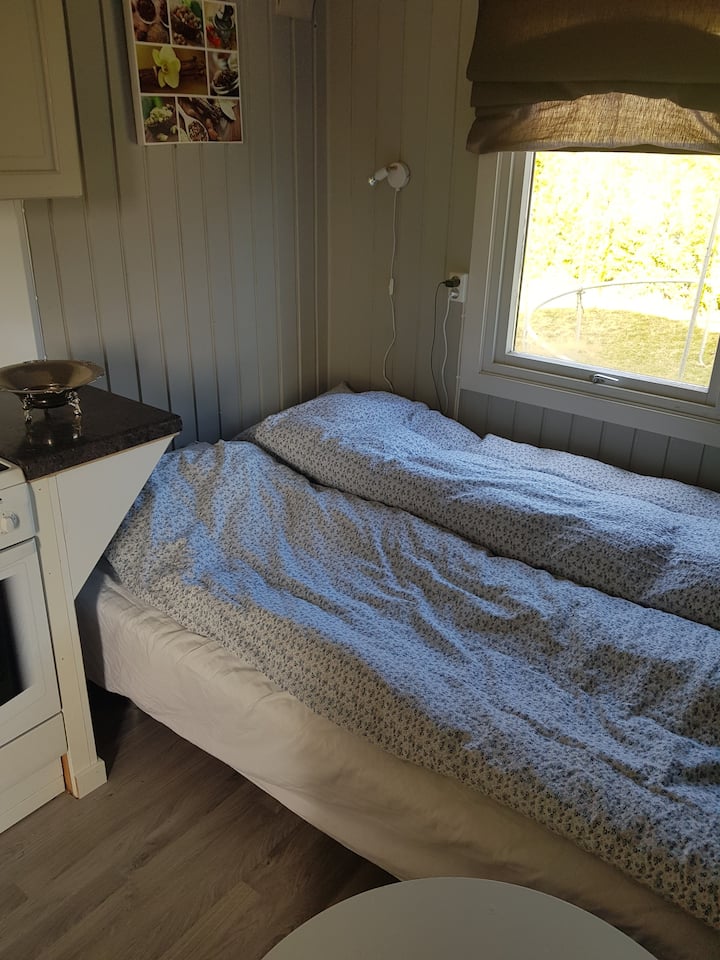 سرير أريكة تحول إلى سرير مزدوج. 150 × 200. 
أريكة مصنوعة من سرير مزدوج   