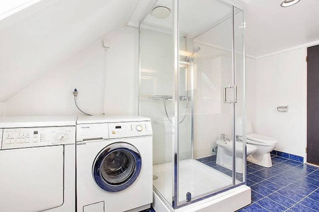 Spacious bathroom