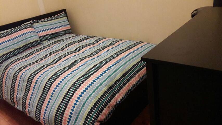 Large apt in prime carol gardens gallery image 3