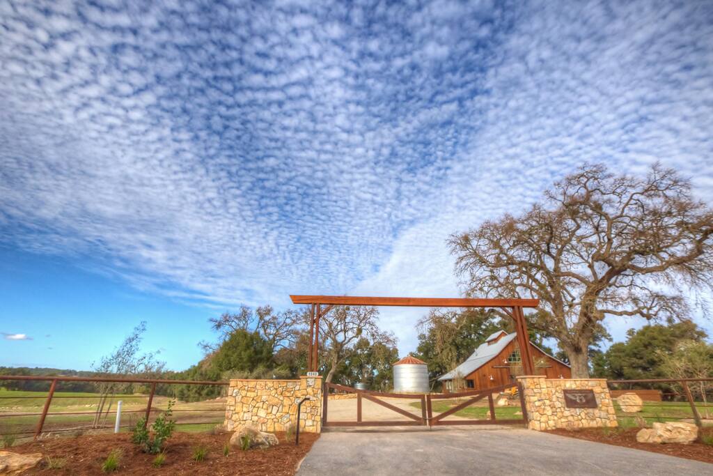 Welcome to Flying Spur Ranch, Templeton CA - easy access to Hwy 46 and Hwy 101