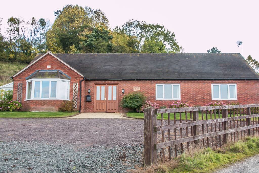 Applewood set in large enclosed garden with ample parking