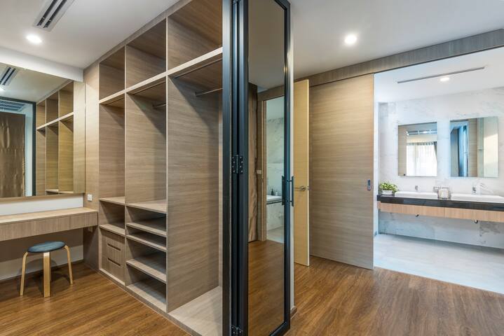 2 Storey Penthouse with Roof-Top Pool in Thonglor gallery image 5