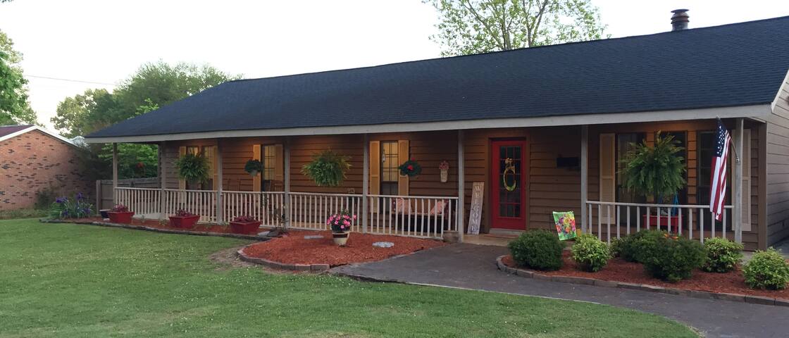 Family Home **Your MSU Game Day Getaway**