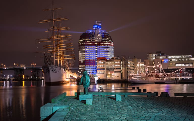 Central living maritime atmosphere