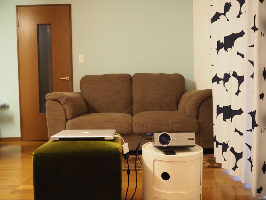 Sofa in living & dining room
リビングダイニングルームのソファー