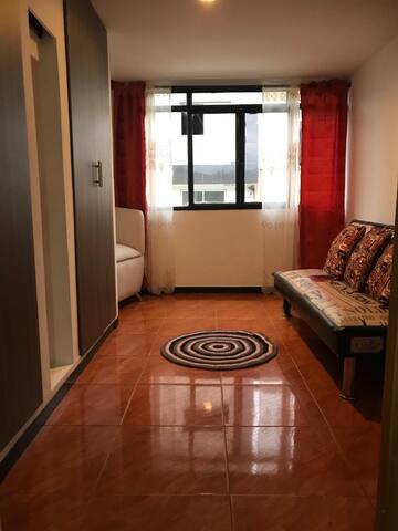 comoda casa de 2 pisos en el centro