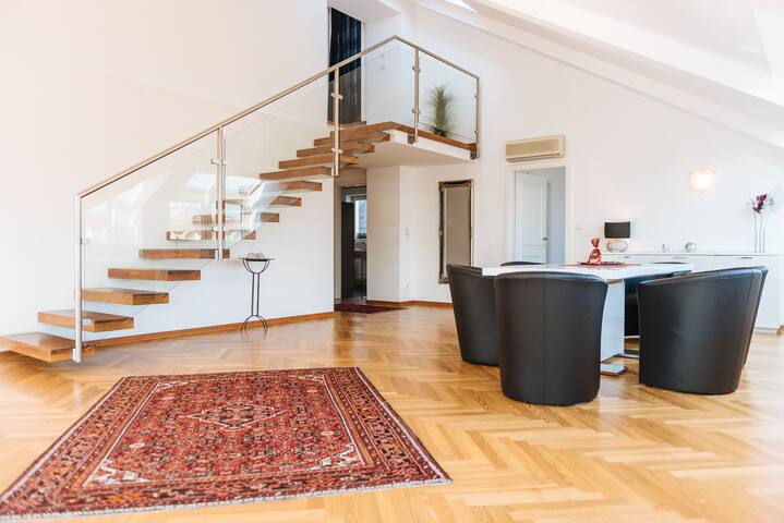 Penthouse Opera 3 Bedrooms with A/C gallery image 5