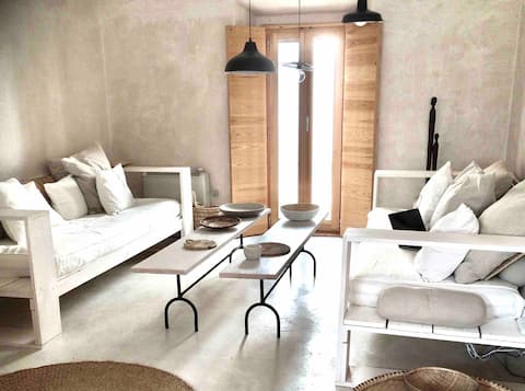 Unique. Historic hull, large groups for 12