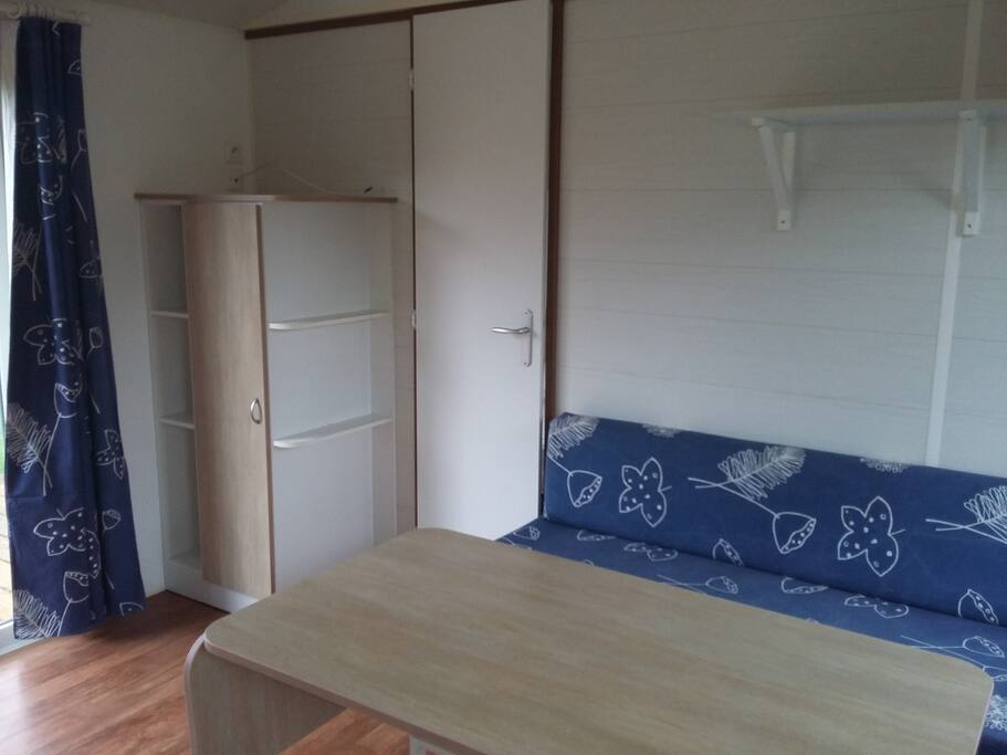 Vesitaire et Porte de Chambre