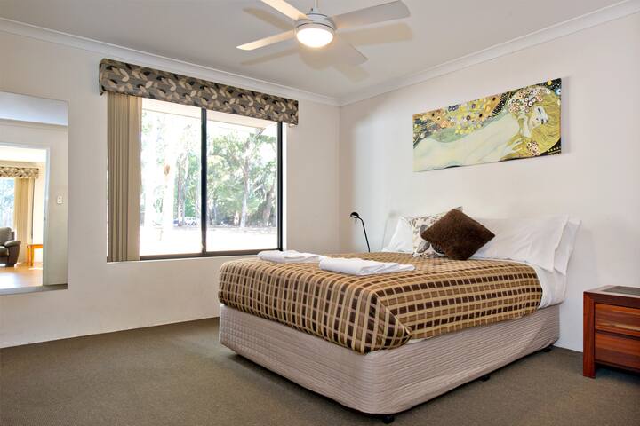 Margaret River Hideaway – Superior 2 Bedrooms gallery image 5