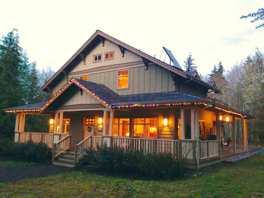 With large Hot Tub and Indoor Cedar Sauna, the Olympic Foothills Lodge is a cozy winter getaway
