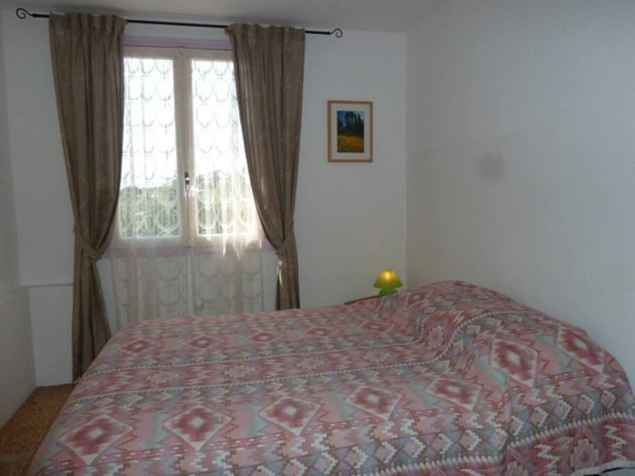 Une chambre + un canapé 2 pers