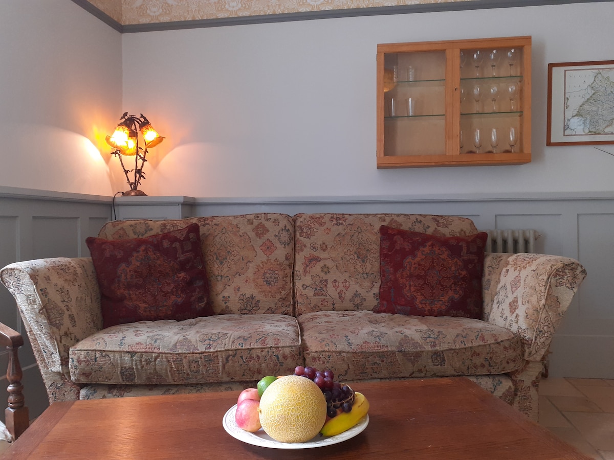 Annonce Airbnb populaire: Town house, art deco style, wood burner. à Alnwick