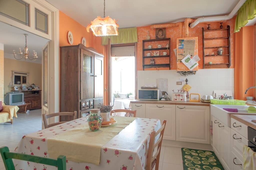 Ampia e luminosa
cucina