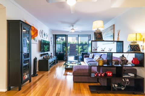 Top performing Airbnb: Waterloo Retreat | Courtyard, Parking + 2 King Bed in Waterloo