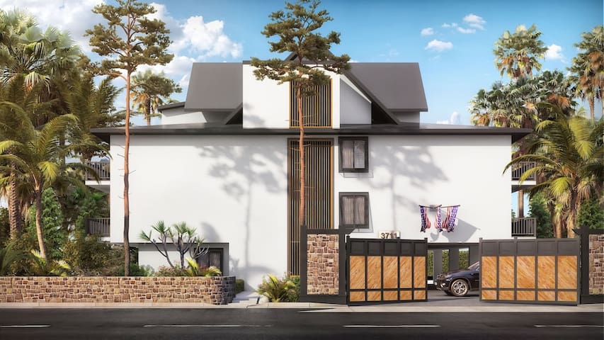 #1 Luxury OCEAN FRONT Mansion! Sleeps 32