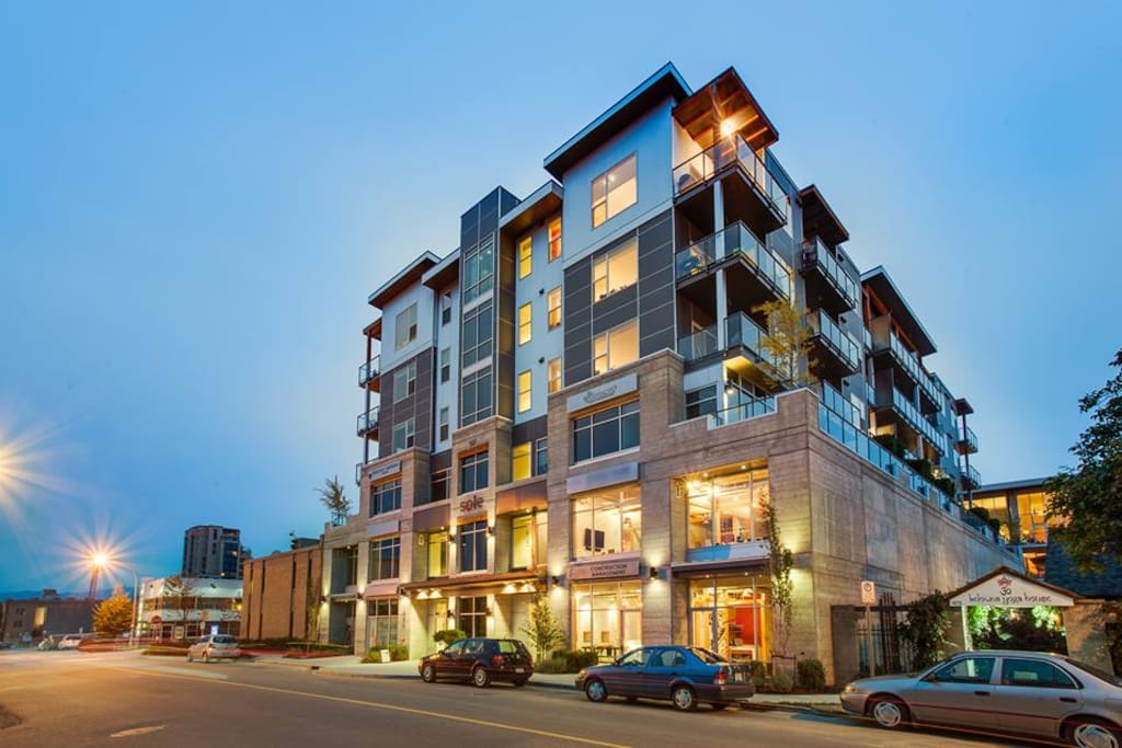 Downtown BnBnB The Nice Studio Condominiums for Rent in Kelowna
