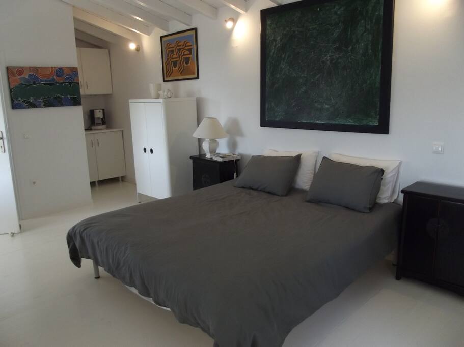 Bright & Airy Studio