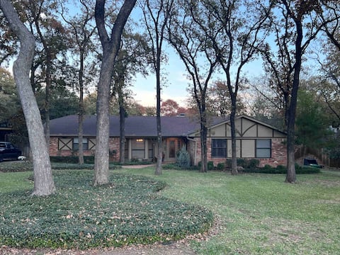 Shady Oaks Retreat w/ Pool, Keller TX