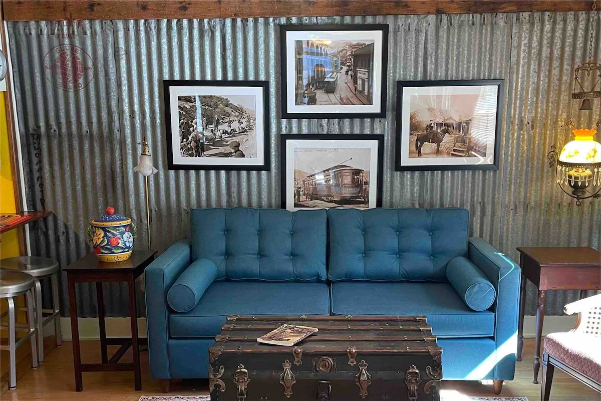 Historic Bisbee Cozy Cottage *EV Charging - Cottages for Rent in